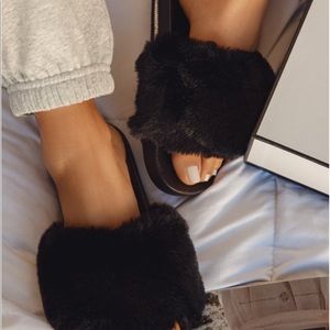 COPY - LADIES BLACK FUR FLAT SLIDES